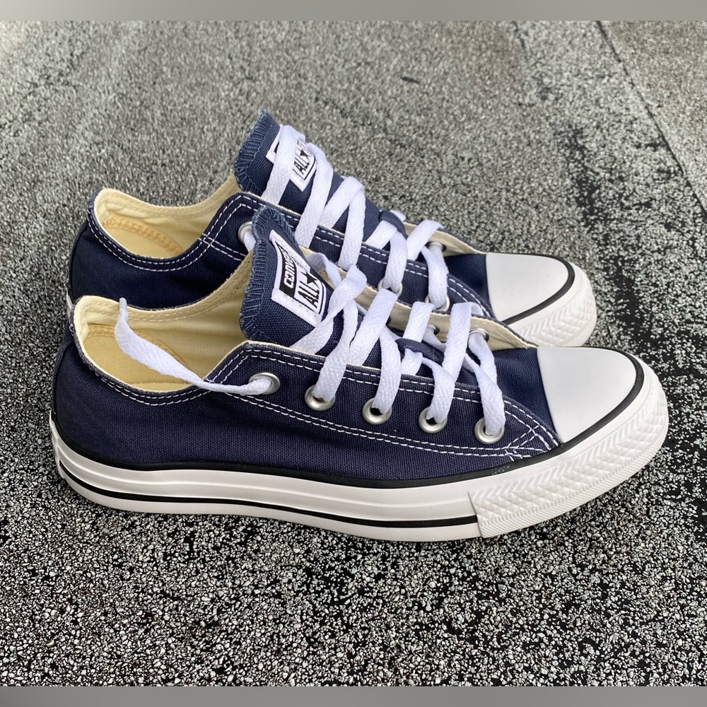 Converse Chuck Taylor Navy Blue Low Top Sneakers- Women’s 6